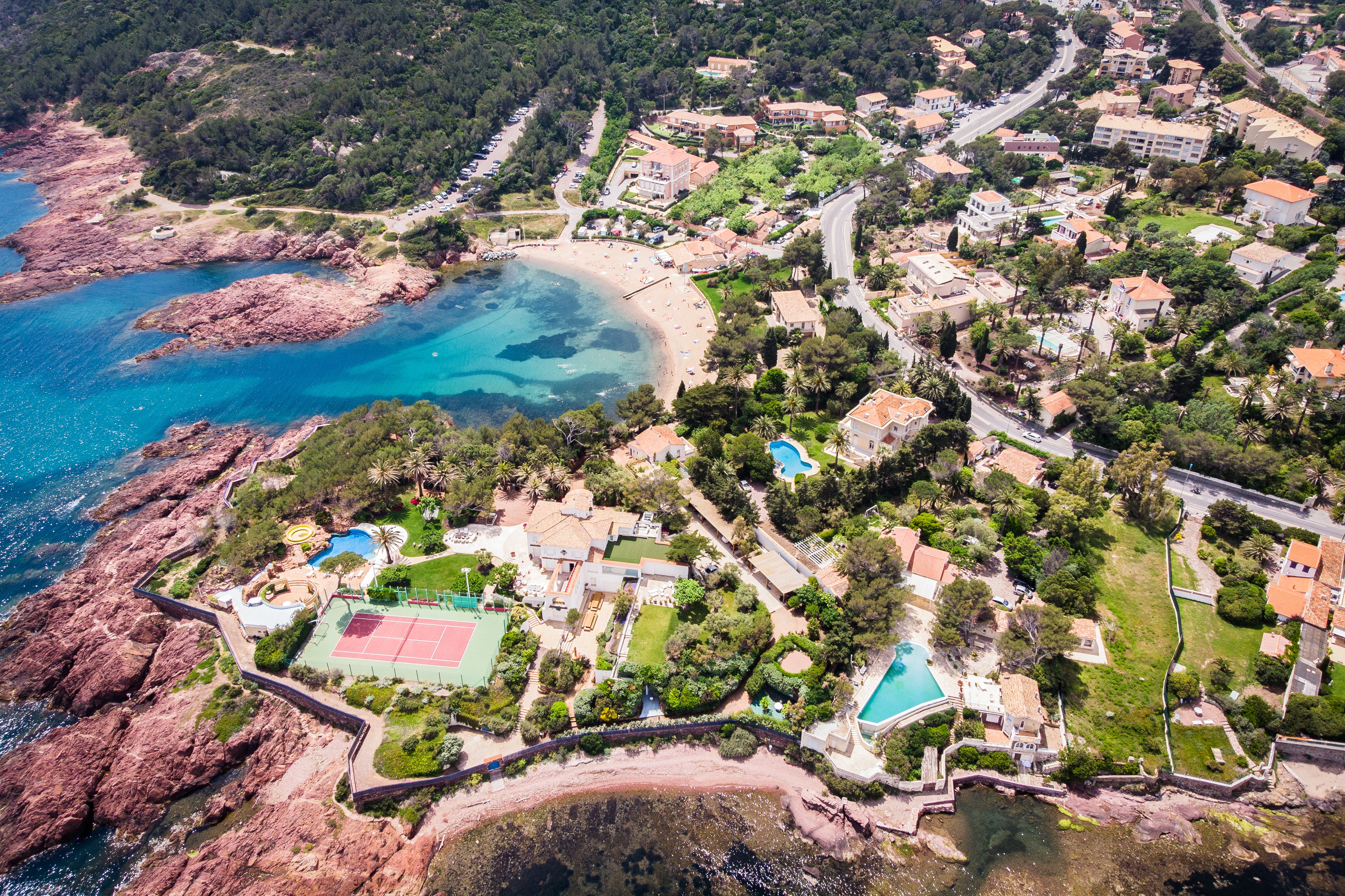 blue-bay-surrounded-by-a-tropical-paradise