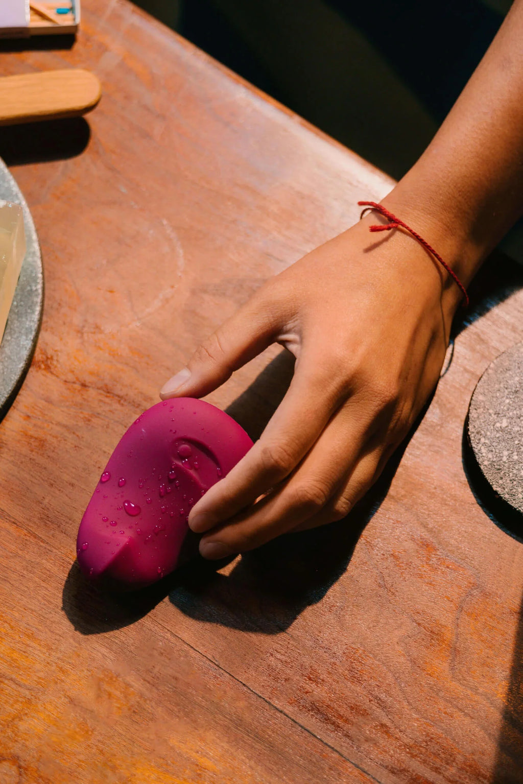 Dame Pom Flexible Vibrator Plum