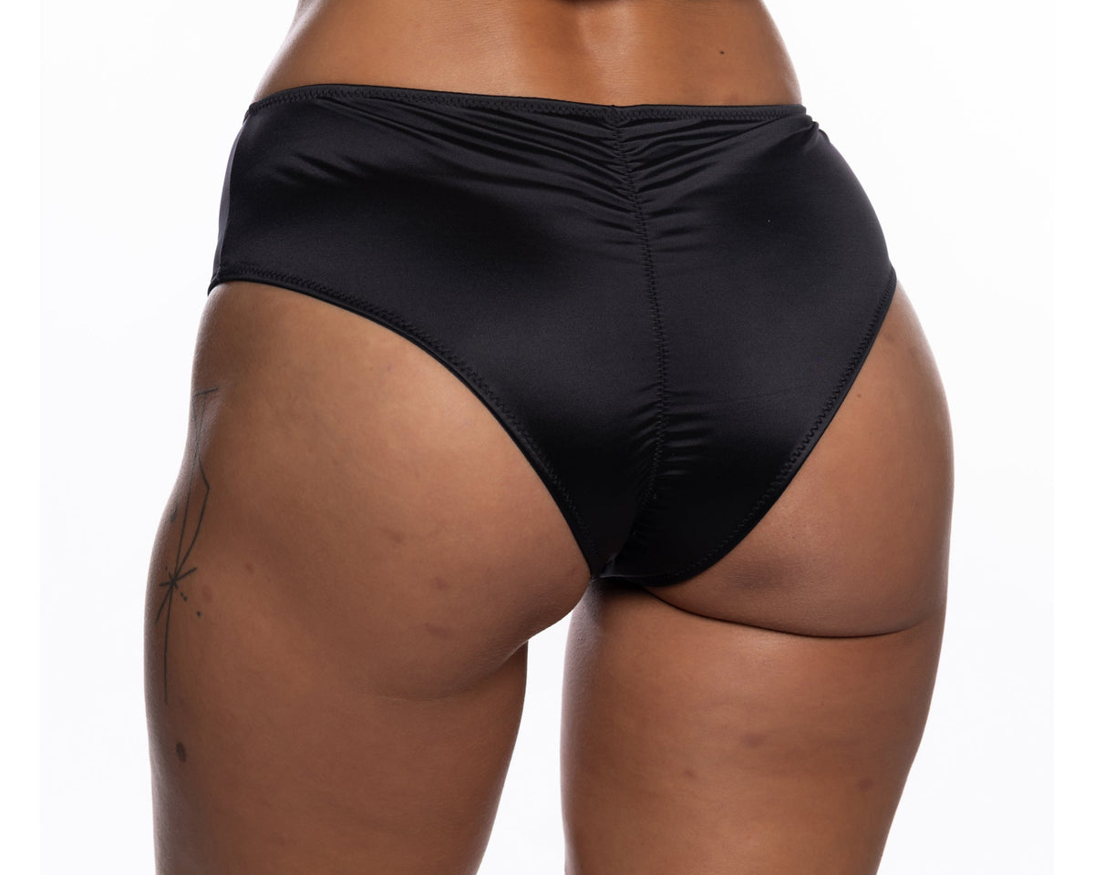 LI1141 - ESSENTIALS - SHORTS